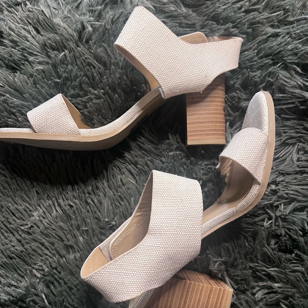 Soda Cream Canvas Textured Block Heel Sandals Size 9 EUC